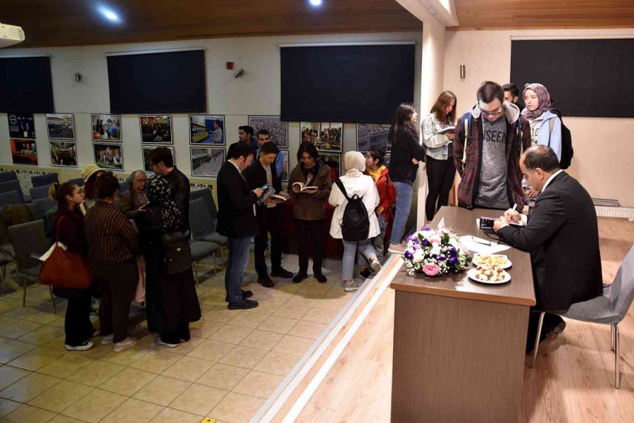 Yazar Özcan Mutlu, Eskişehirli Okurları İle Buluştu