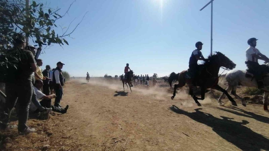 Rahvan Atları Birincilik İçin Yarıştı