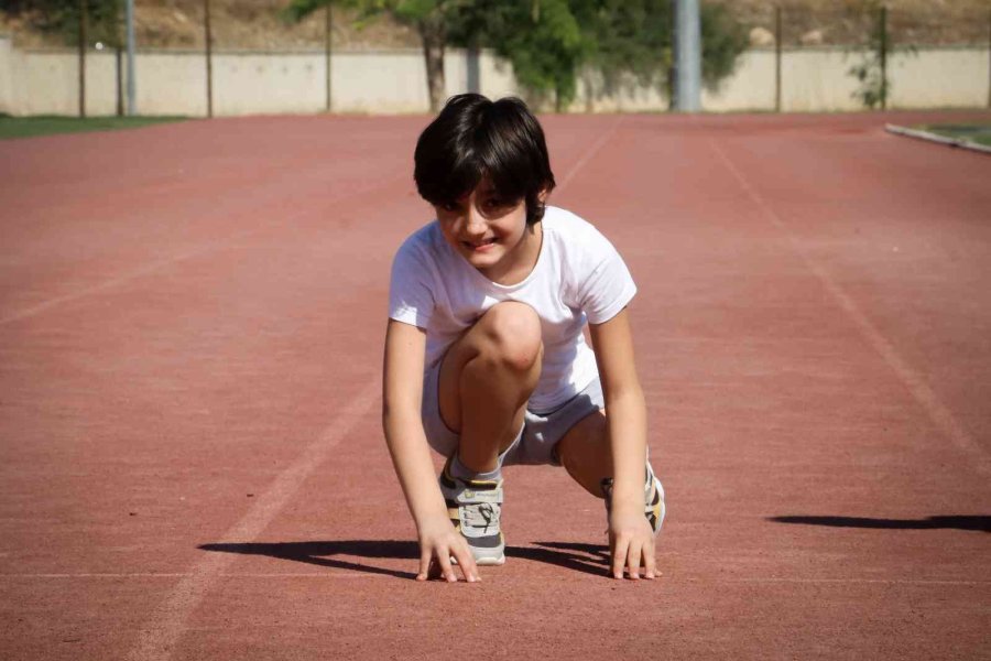 Minik Özge Yeni Protez Bacaklarıyla Hayallerine Koştu