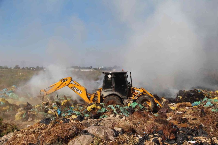 Antalya’da Atık Yangını Güçlükle Söndürüldü
