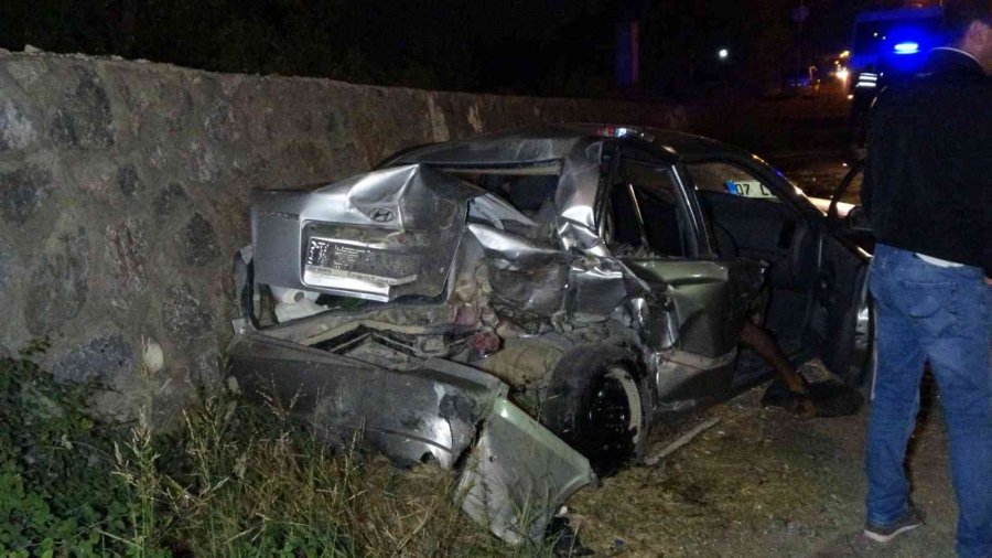 Tur Minibüsü Otomobille Çarpıştı: 5’i İrlandalı Turist 6 Kişi Yaralandı