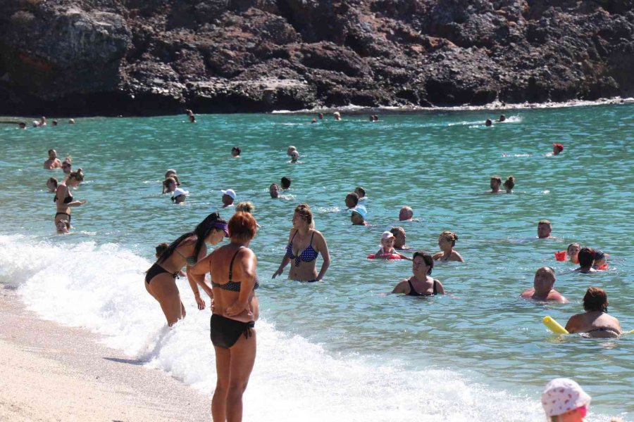 Ekim Ayı Ortasında Alanya’da Deniz Keyfi