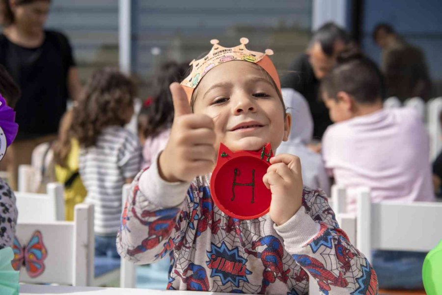 Hayvan Sevgisi Ve Bilinci Çocukluktan Aşılanıyor