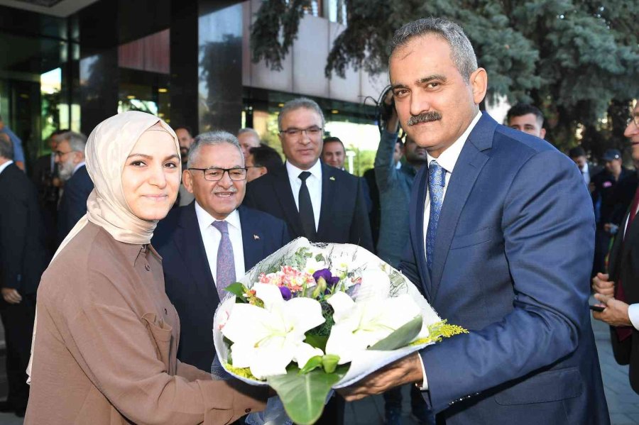 Milli Eğitim Bakanı Özer, Başkan Büyükkılıç’ı Ziyaret Etti
