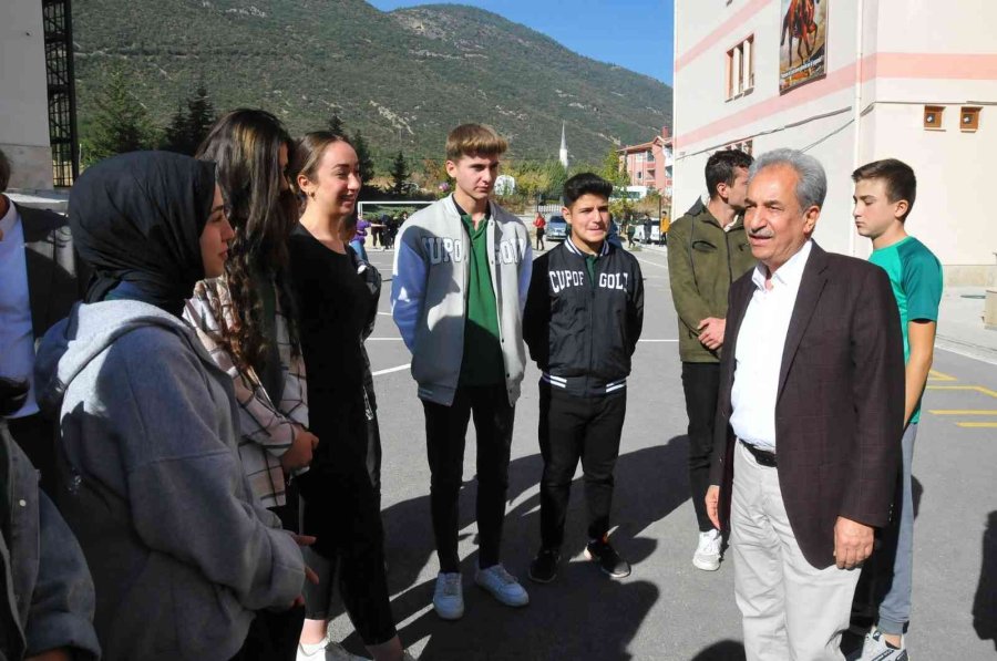 Başkan Akkaya Liseli Gençlerle Buluştu