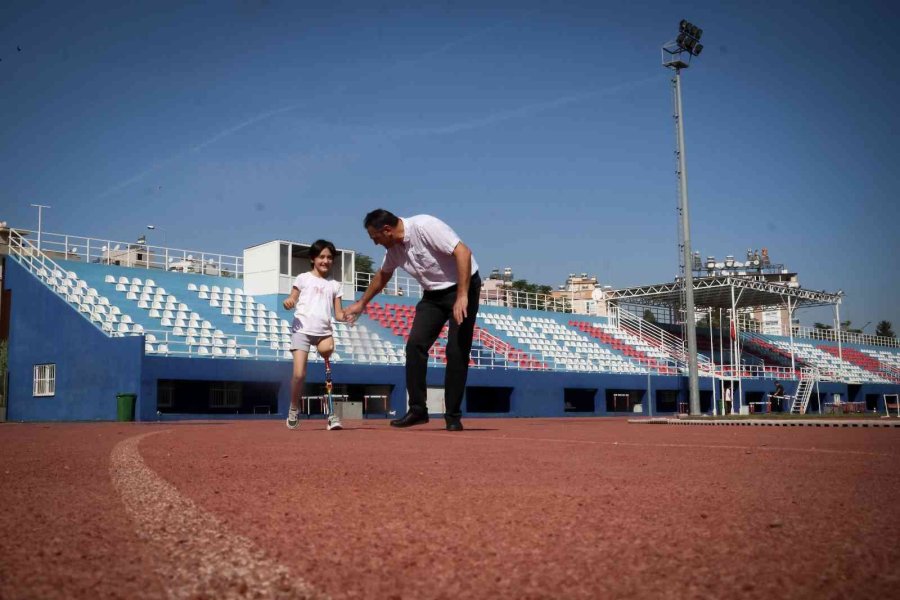 Minik Özge Yeni Protez Bacaklarıyla Hayallerine Koştu