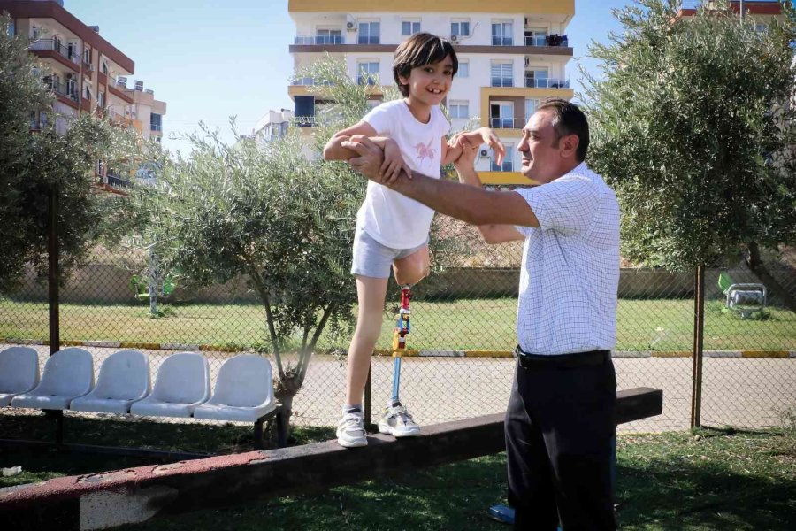 Minik Özge Yeni Protez Bacaklarıyla Hayallerine Koştu