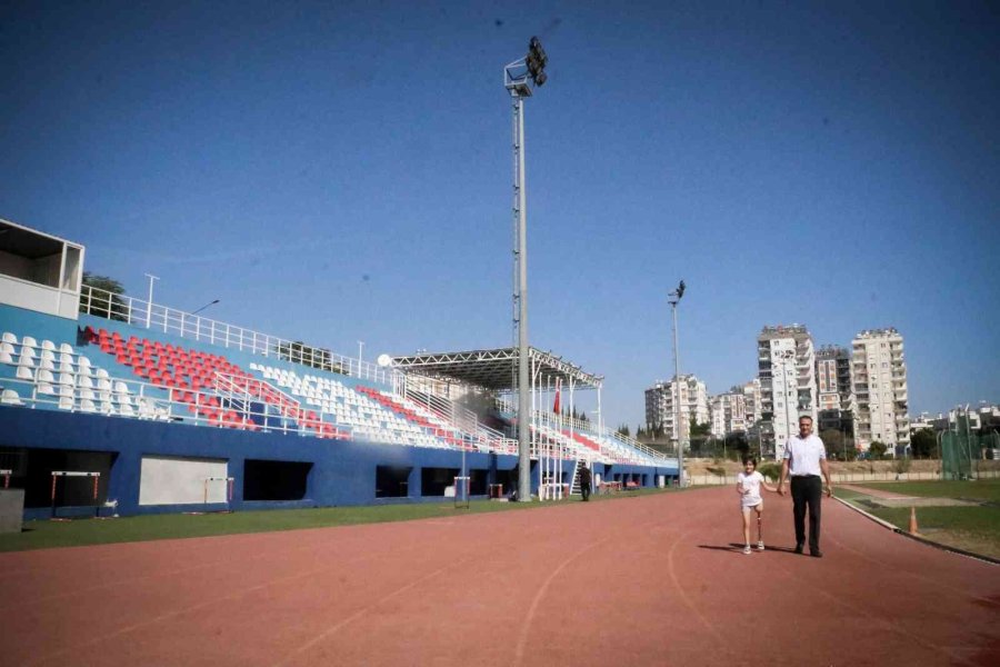 Minik Özge Yeni Protez Bacaklarıyla Hayallerine Koştu