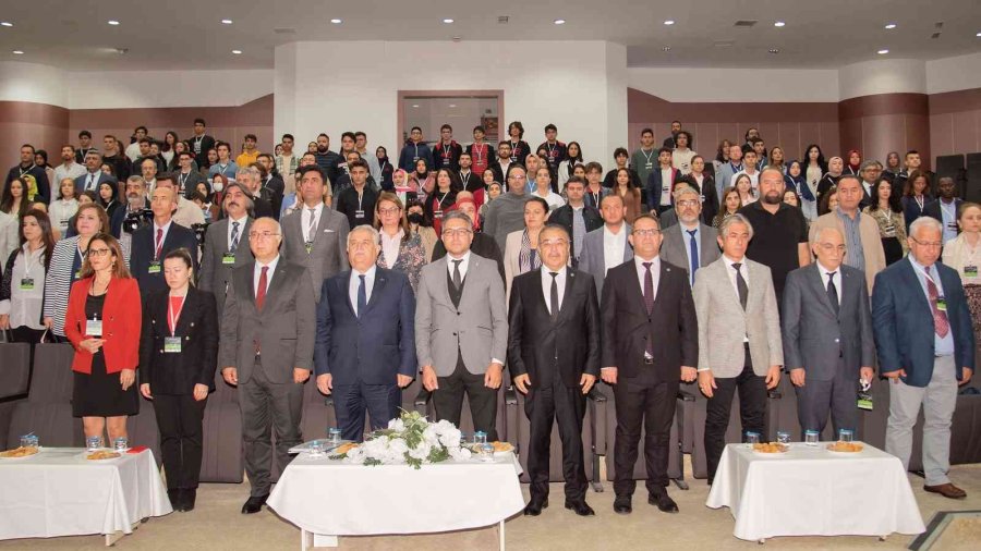 Selçuk Üniversitesi’nde Bilim Ve Sanat, Kongrede Buluştu