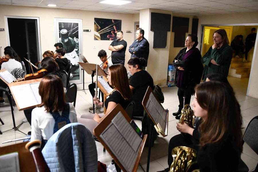 Kardeş Belediyeden İki Elin Sesi Var’a Tam Not