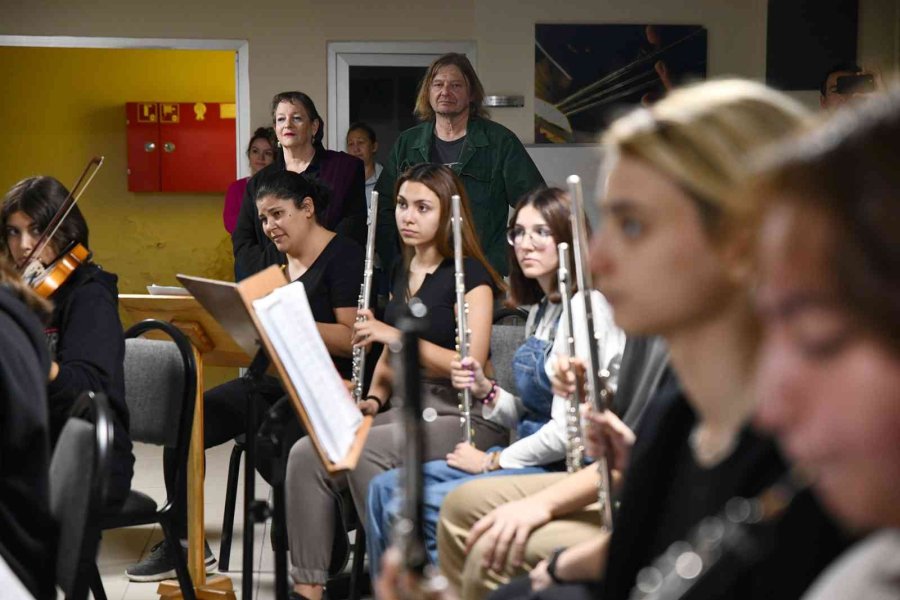 Kardeş Belediyeden İki Elin Sesi Var’a Tam Not