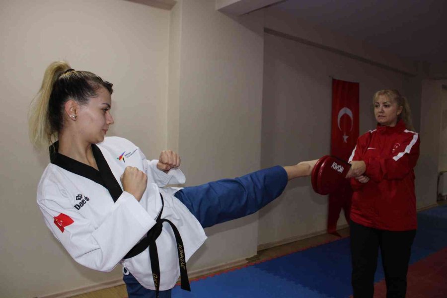 Annesinin İzinden Giderek Uluslararası Bir Tekvandocu Oldu