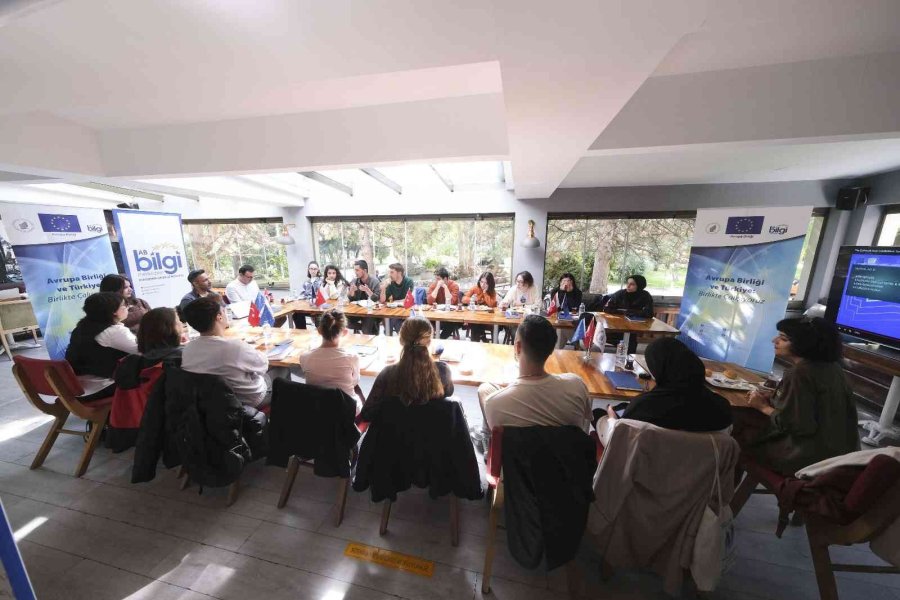 ’gençlik İçin Ab’ Etkinliğinde Gençlerin Sorunları Tartışıldı