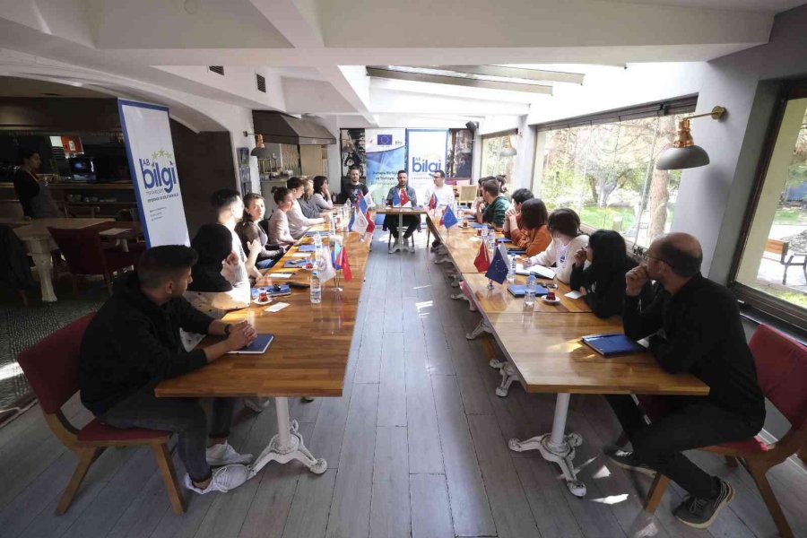 ’gençlik İçin Ab’ Etkinliğinde Gençlerin Sorunları Tartışıldı