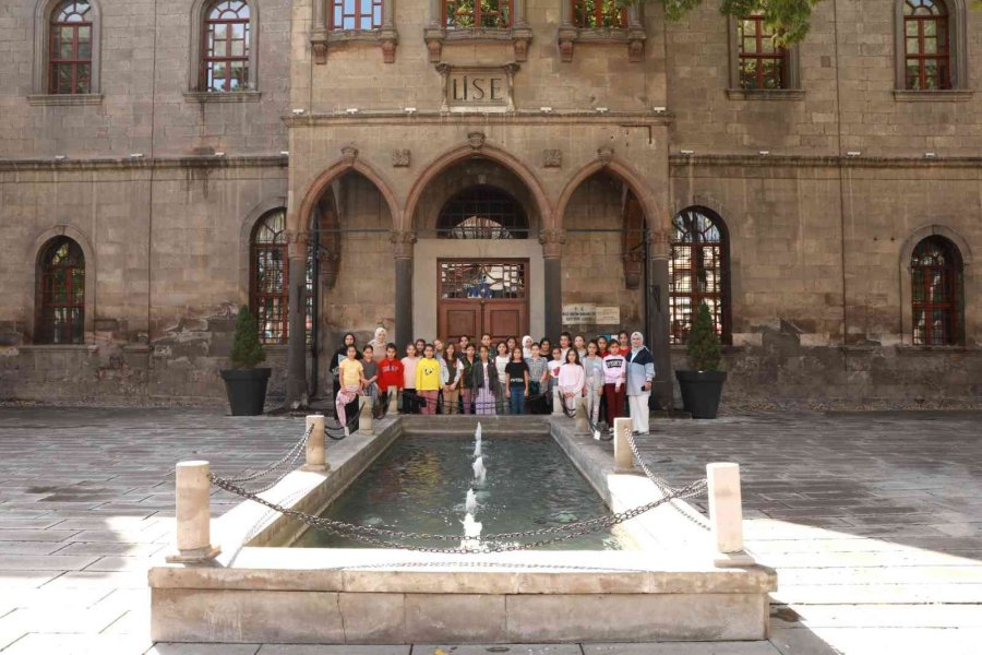 Büyükşehir Kaymek’te Ecdadın İzinden Giden Gençlik Yetişiyor