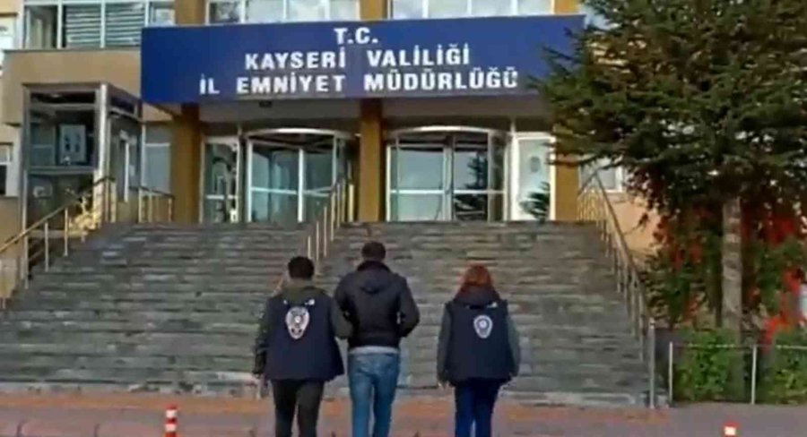 Sosyal Medya Verilerini Satan 15 Kişi Gözaltına Alındı