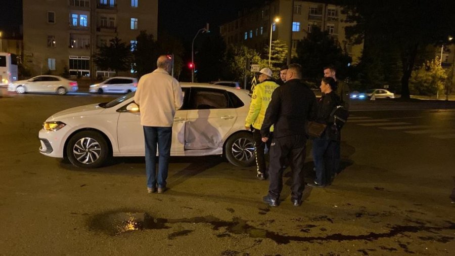 Kayseri’de 2 Otomobil Çarpıştı: 1 Yaralı