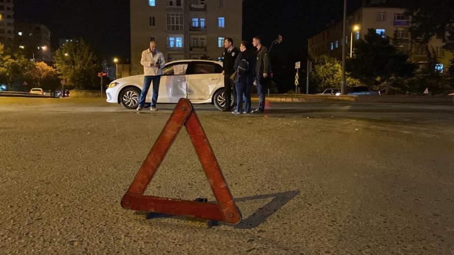 Kayseri’de 2 Otomobil Çarpıştı: 1 Yaralı