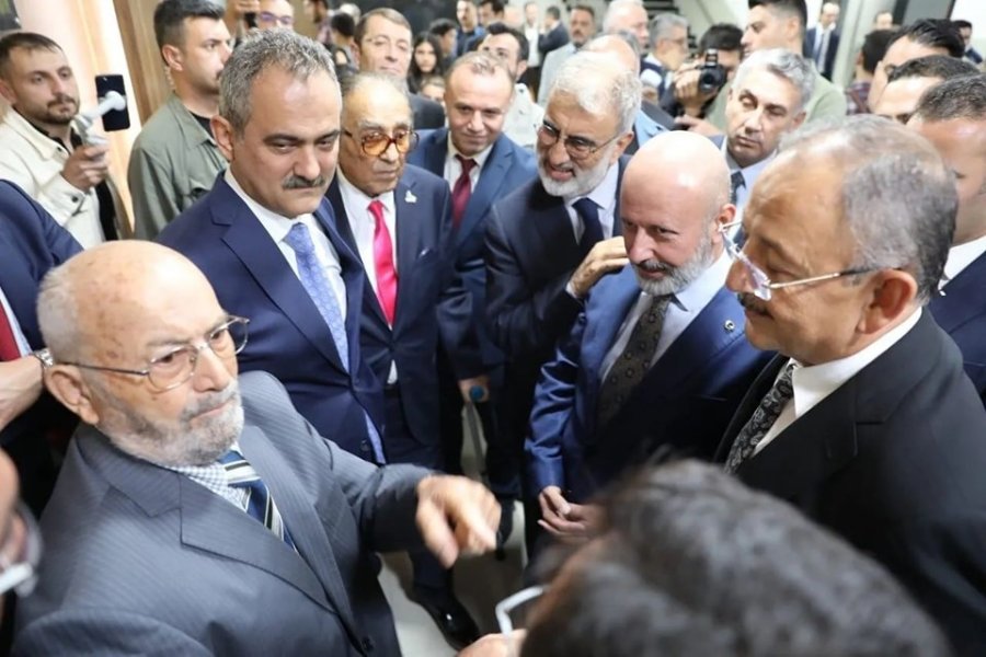 Bakan Özer, Kocasinan’da Ortaokul Öğrencileriyle Bir Araya Geldi