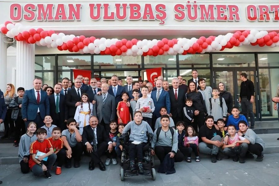 Bakan Özer, Kocasinan’da Ortaokul Öğrencileriyle Bir Araya Geldi