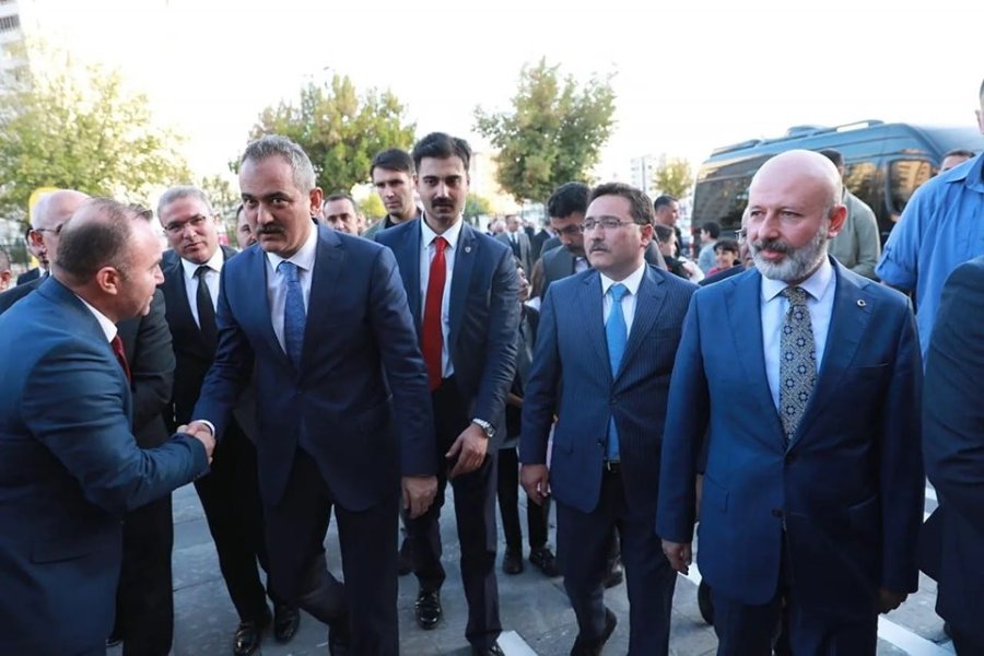 Bakan Özer, Kocasinan’da Ortaokul Öğrencileriyle Bir Araya Geldi