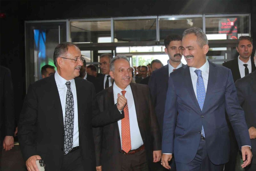 Başkan Yalçın, Bakan Özer’e Eğitim Yatırımlarını Anlattı