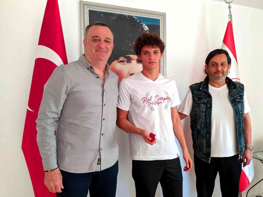 Antalyasporlu Yüzücüler Ödüllendirildi