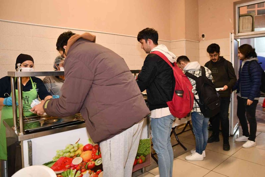 Öğrencilere Yemek Desteğine Yeni Yerinde Yoğun İlgi