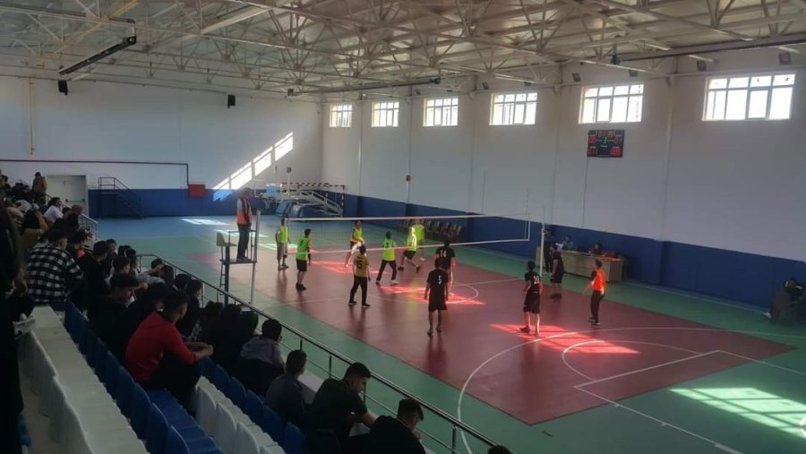 Tomarza’da Cumhuriyet Kupası Voleybol Turnuvası Başladı