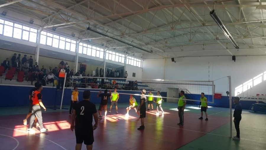 Tomarza’da Cumhuriyet Kupası Voleybol Turnuvası Başladı