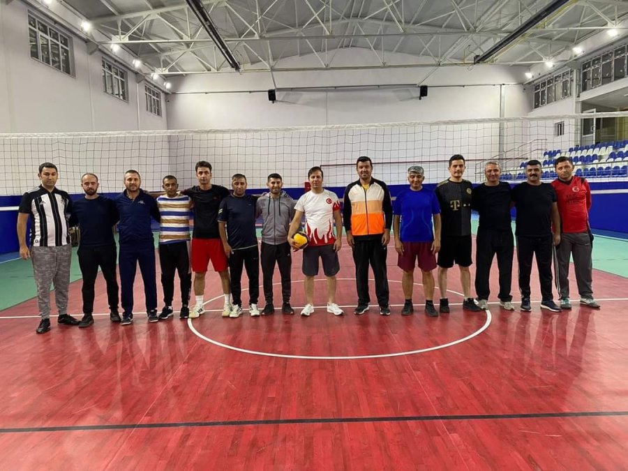 Tomarza’da Cumhuriyet Kupası Voleybol Turnuvası Başladı