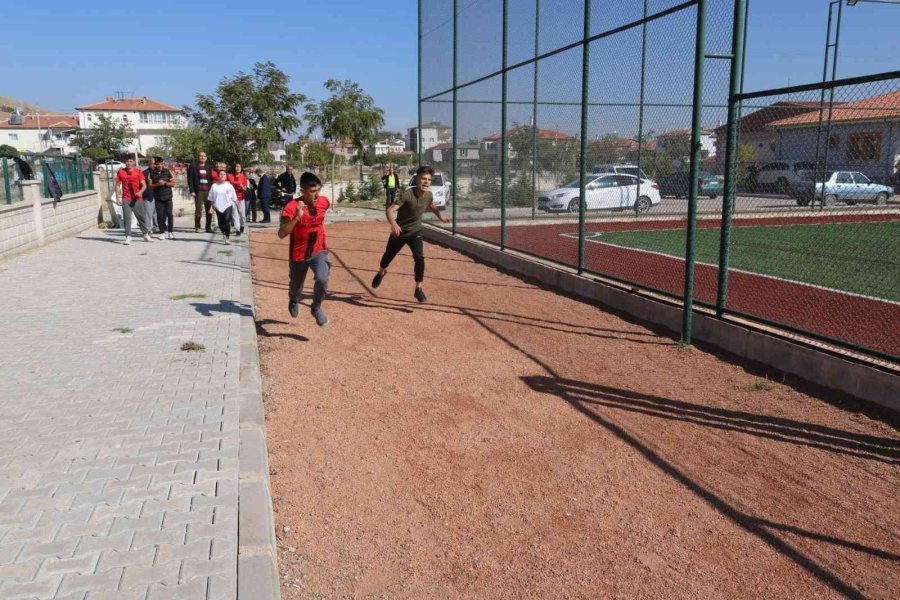 Yeşilhisar’da Öğrenciler Arası Koşu Yarışı Yapıldı