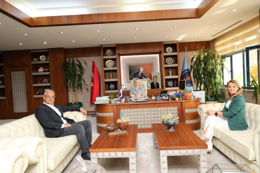 Otomotiv Distribütörleri Derneği Başkanı Bozkurt, Akdeniz Üniversitesi Öğrencileriyle Buluştu