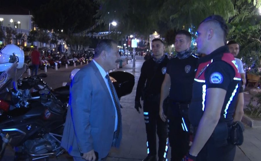 Emniyet Müdürü Gece Yürüyerek Denetim Yaptı