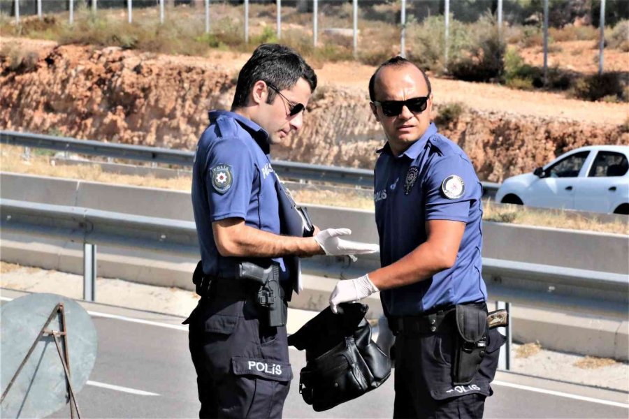 Karayolunda Temizlik Yapan Kamyona Arkadan Çarpan Genç Kadın Hayatını Kaybetti