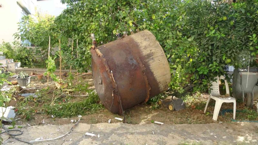 Otelin Patlayan Dev Su Tankı 150 Metre Uçup Daireyi Harabeye Çevirdi