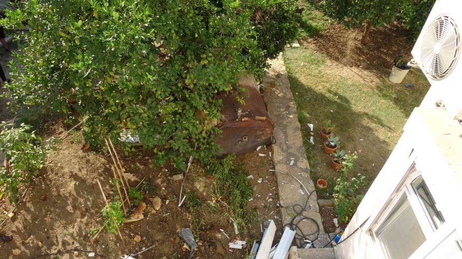 Otelin Patlayan Dev Su Tankı 150 Metre Uçup Daireyi Harabeye Çevirdi