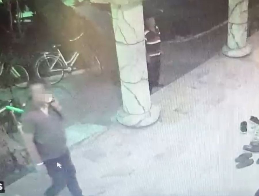 Terlikle Geldiği Camiden 3 Bin Liralık Ayakkabı İle Ayrıldı