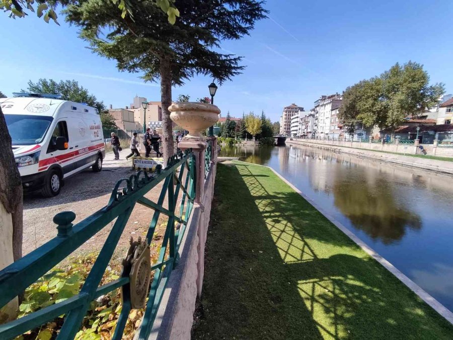 Porsuk Çayı’nda Kalbi Duran Şahıs, Kalp Masajıyla Kurtarıldı