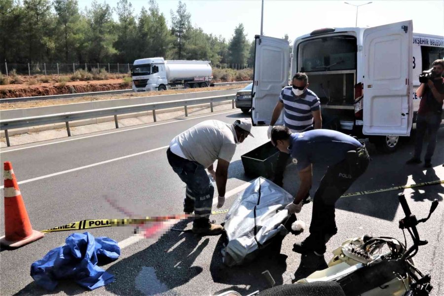 Karayolunda Temizlik Yapan Kamyona Arkadan Çarpan Genç Kadın Hayatını Kaybetti