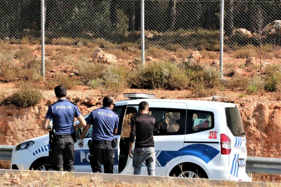 Karayolunda Temizlik Yapan Kamyona Arkadan Çarpan Genç Kadın Hayatını Kaybetti