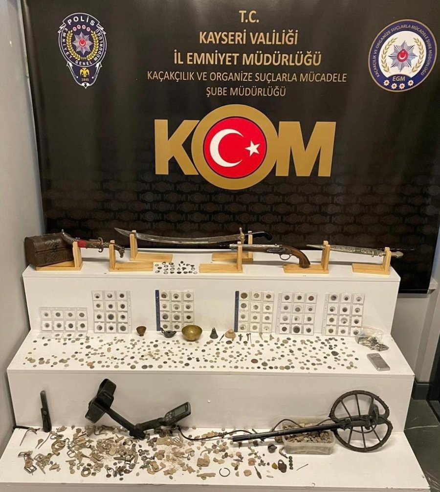 Operasyonda Tarihi Eser Fışkırdı