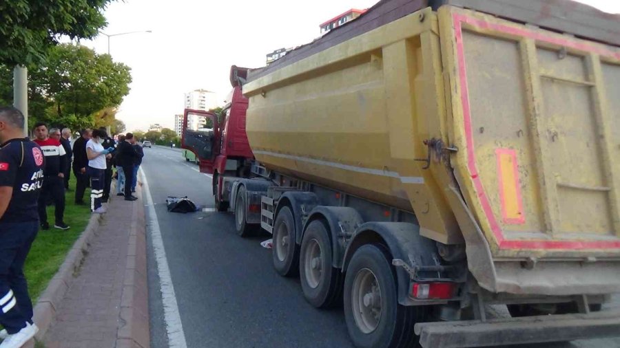 Tırın Çarptığı Şahıs Hayatını Kaybetti