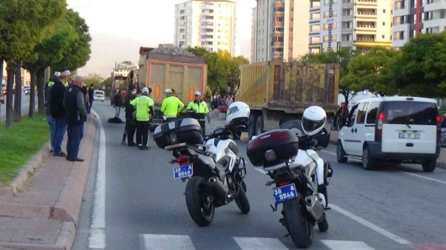 Tırın Çarptığı Şahıs Hayatını Kaybetti