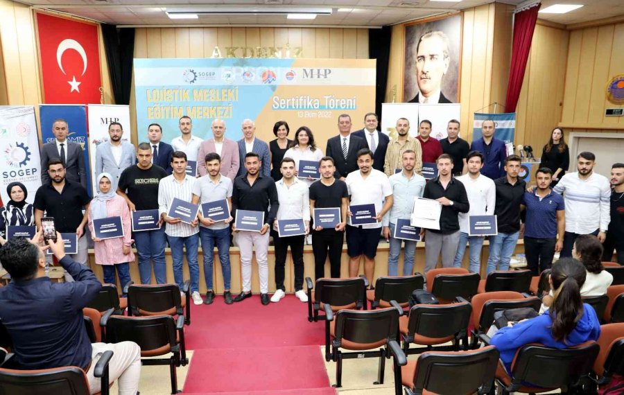 Simülatörlü Vinç Operatörlüğü Eğitimini Tamamlayanlar Sertifikalarını Aldı