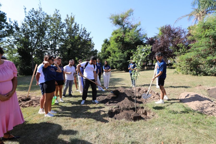 Rektör Prof. Dr. Özlenen Özkan, Yabancı Öğrencilerle Fidan Dikti