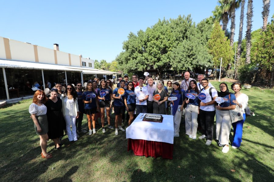 Rektör Prof. Dr. Özlenen Özkan, Yabancı Öğrencilerle Fidan Dikti