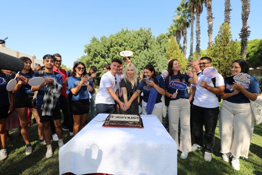 Rektör Prof. Dr. Özlenen Özkan, Yabancı Öğrencilerle Fidan Dikti