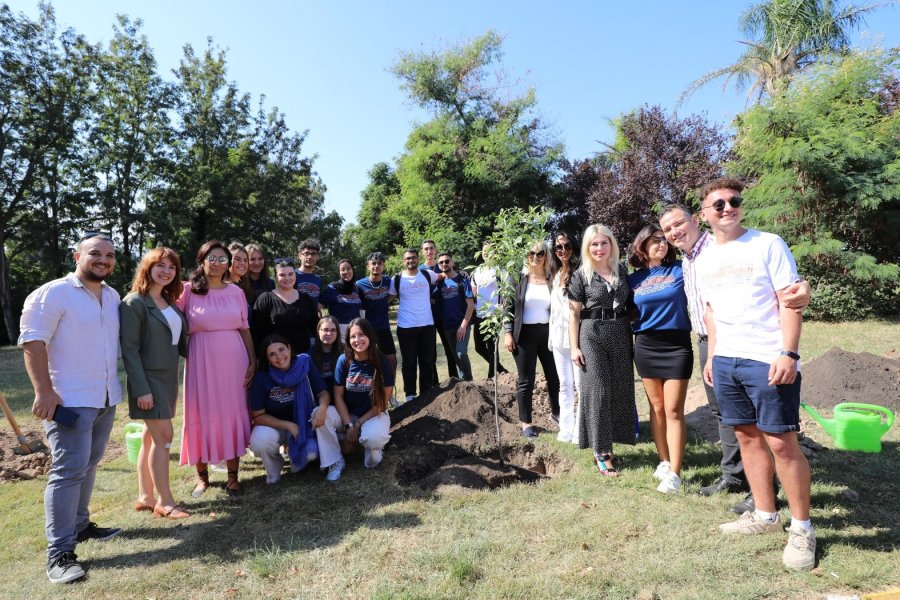 Rektör Prof. Dr. Özlenen Özkan, Yabancı Öğrencilerle Fidan Dikti