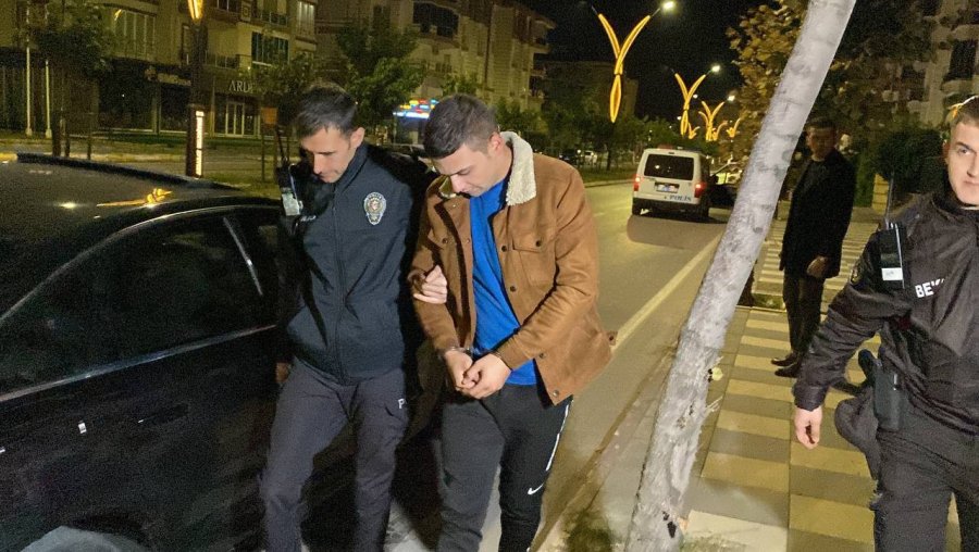 Uyuşturucuyla Yakalandı, “daralıyorum” Deyip Araca Binmek İstemedi